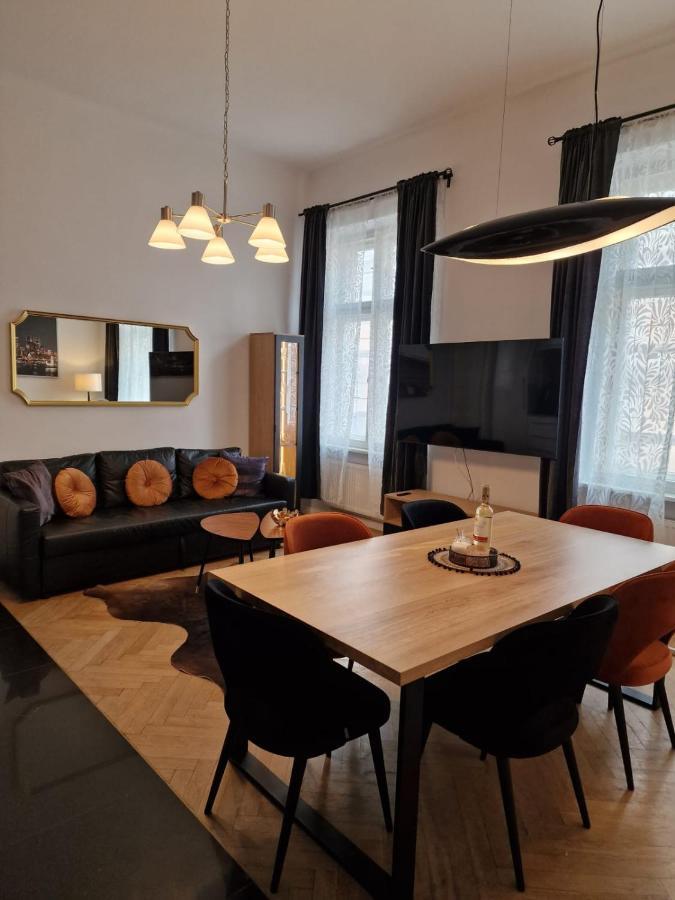 Golden Pearl - Main Square, 100 Sqm, 4 Rooms Krakow Bagian luar foto