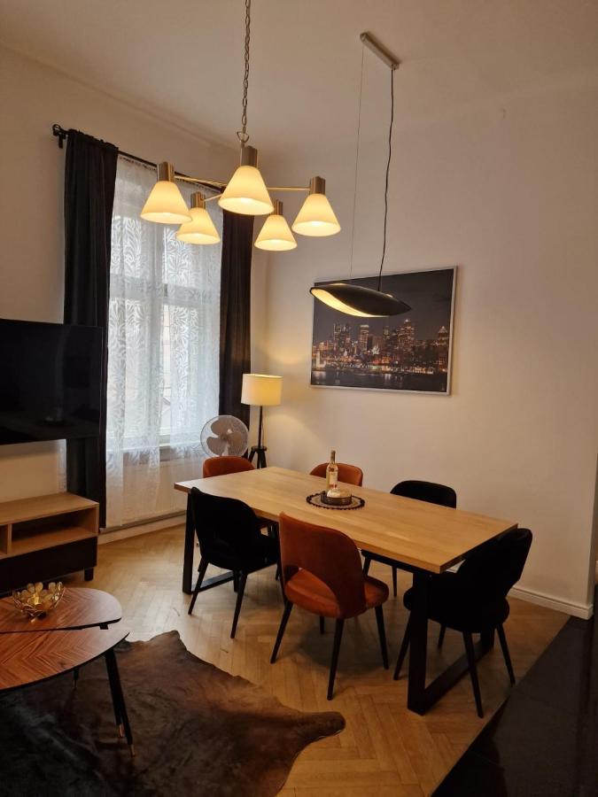 Golden Pearl - Main Square, 100 Sqm, 4 Rooms Krakow Bagian luar foto