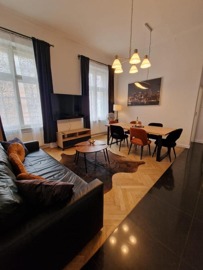 Golden Pearl - Main Square, 100 Sqm, 4 Rooms Krakow Bagian luar foto