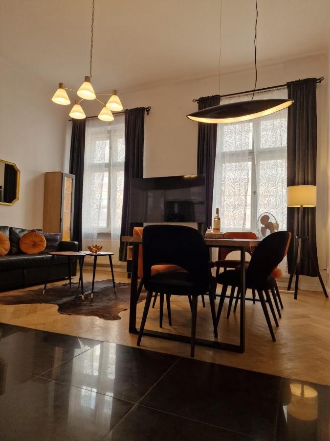 Golden Pearl - Main Square, 100 Sqm, 4 Rooms Krakow Bagian luar foto