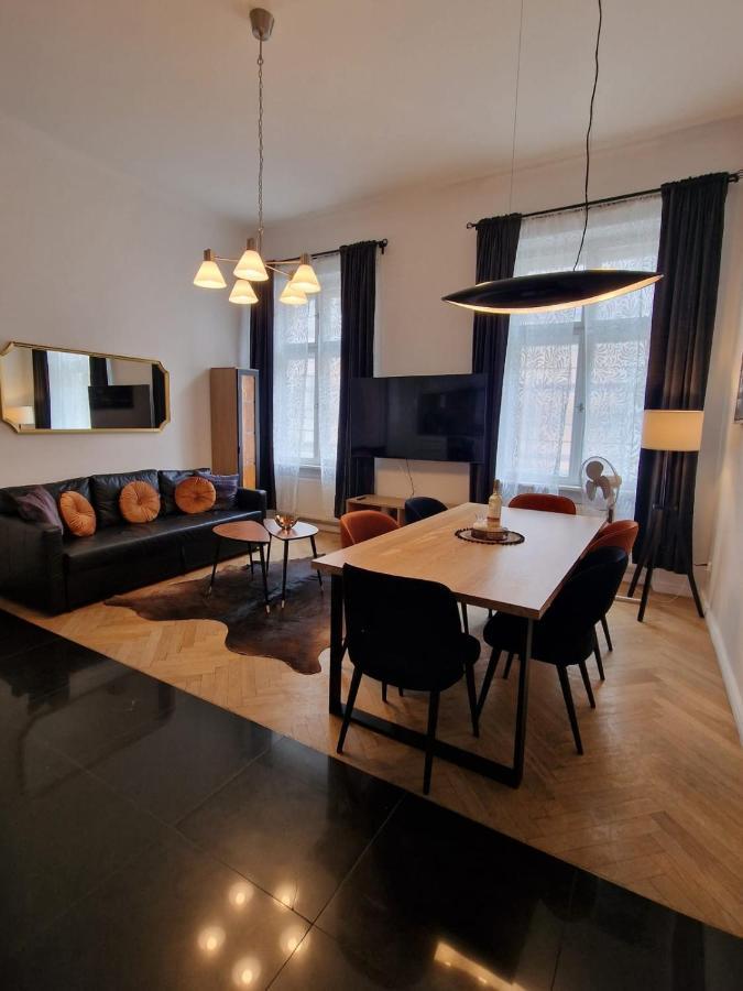Golden Pearl - Main Square, 100 Sqm, 4 Rooms Krakow Bagian luar foto